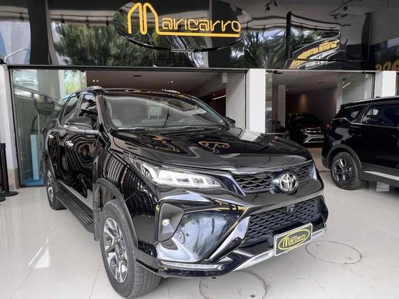 TOYOTA HILUX SW4 2.8 D-4D TURBO DIESEL DIAMOND 7L 4X4 AUTOMÁTICO